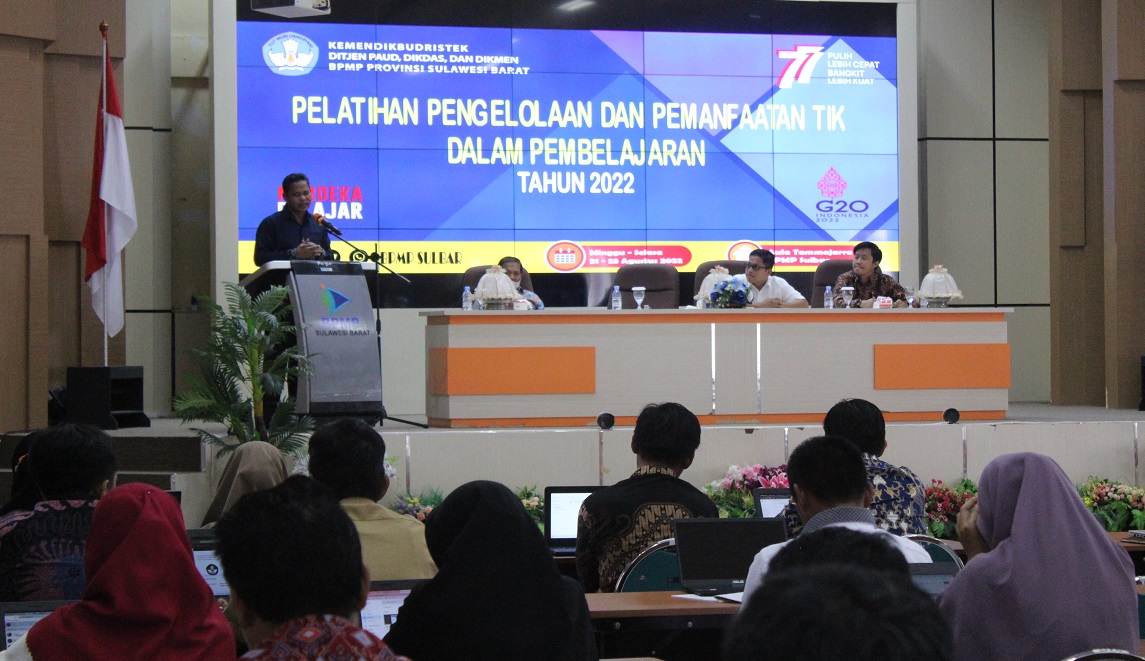 Sekda Mamasa Membuka Kegiatan Pelatihan Pengelolaan dan Pemanfaatan TIK dalam Pembelajaran Tahap II